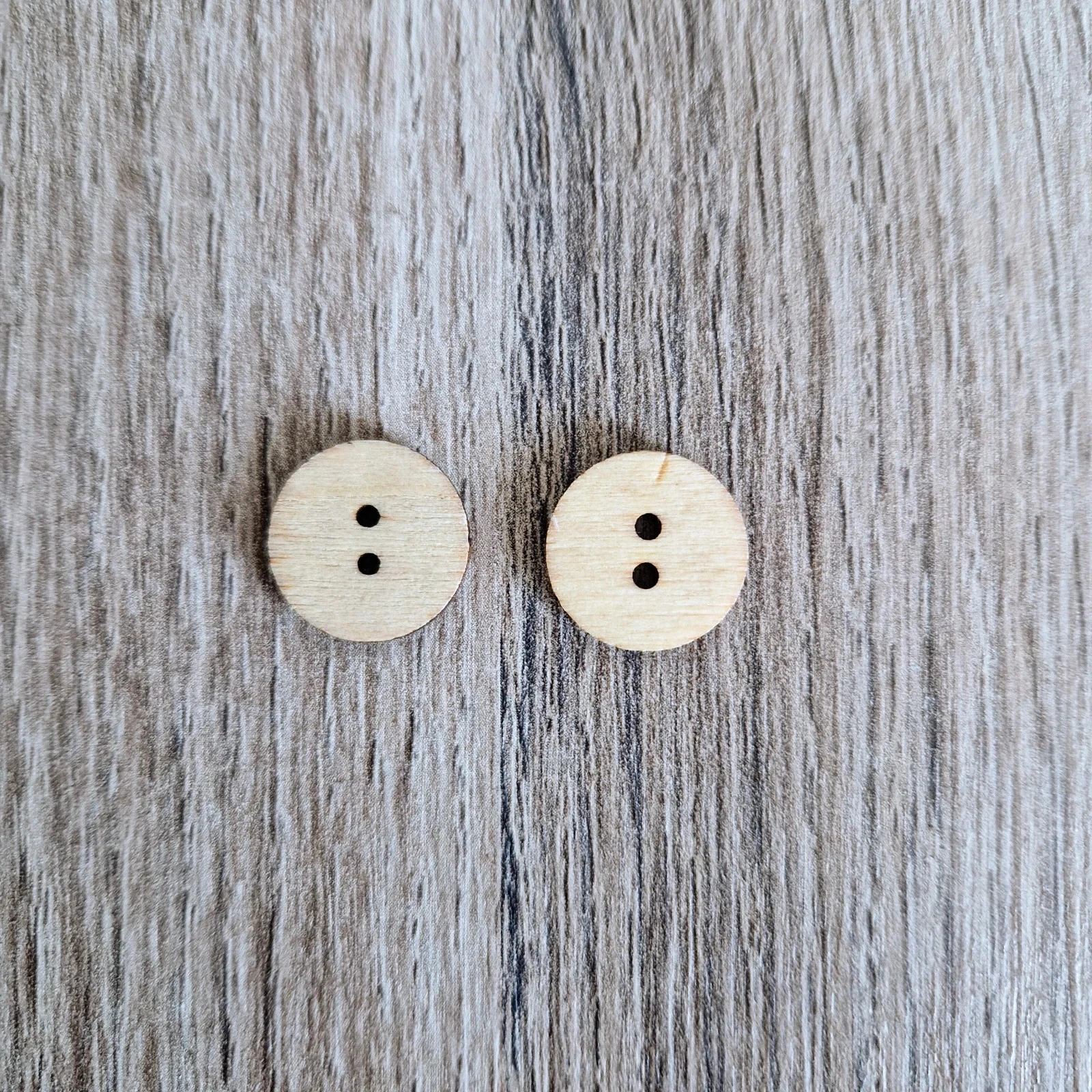 Lot of 2 vintage wooden buttons – photo 2